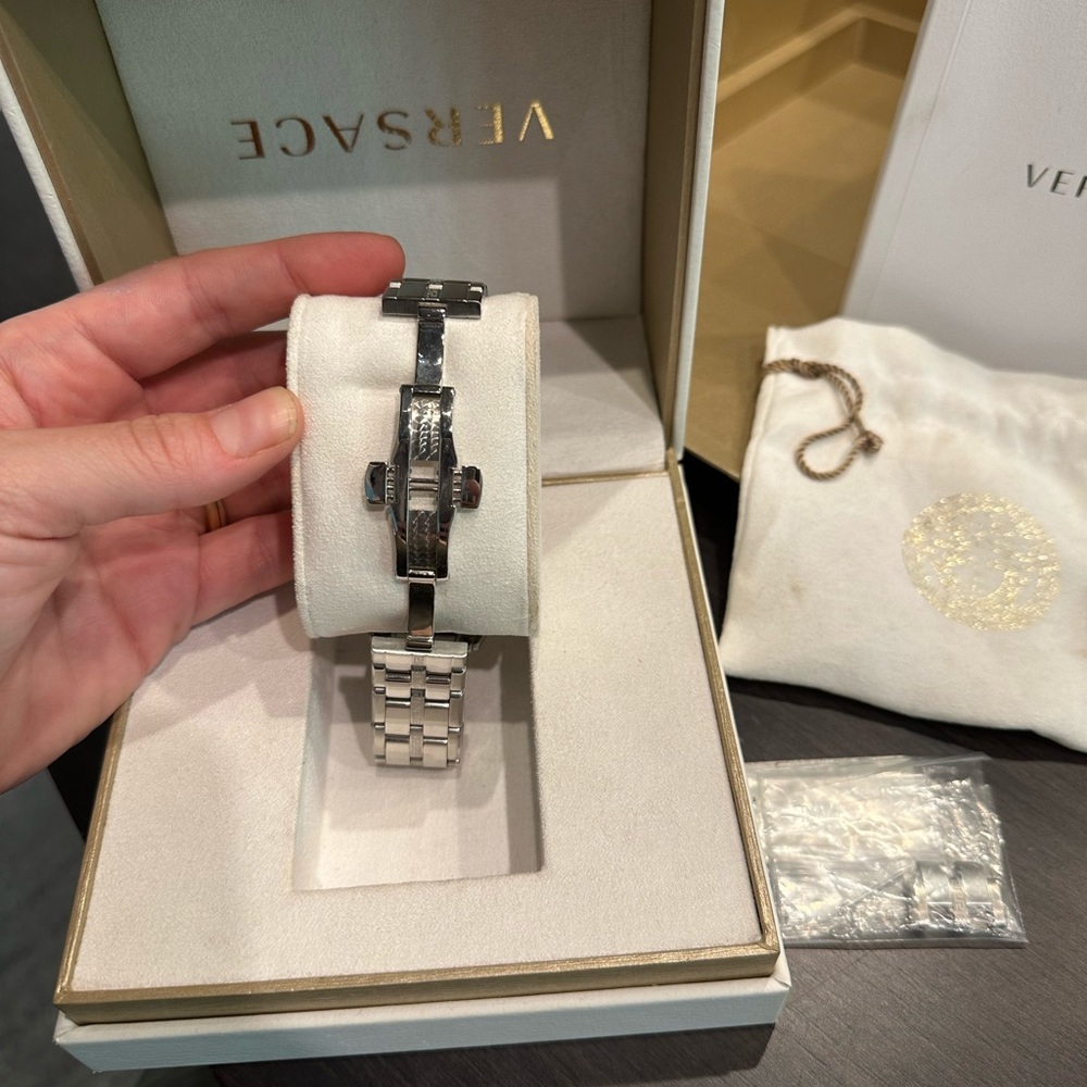 Men’s Versace watch - Picture 5 of 13